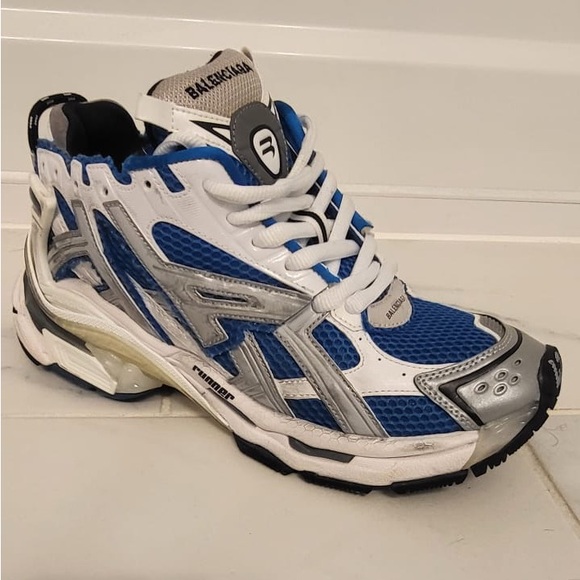 Sneakers - Picture 1 of 10